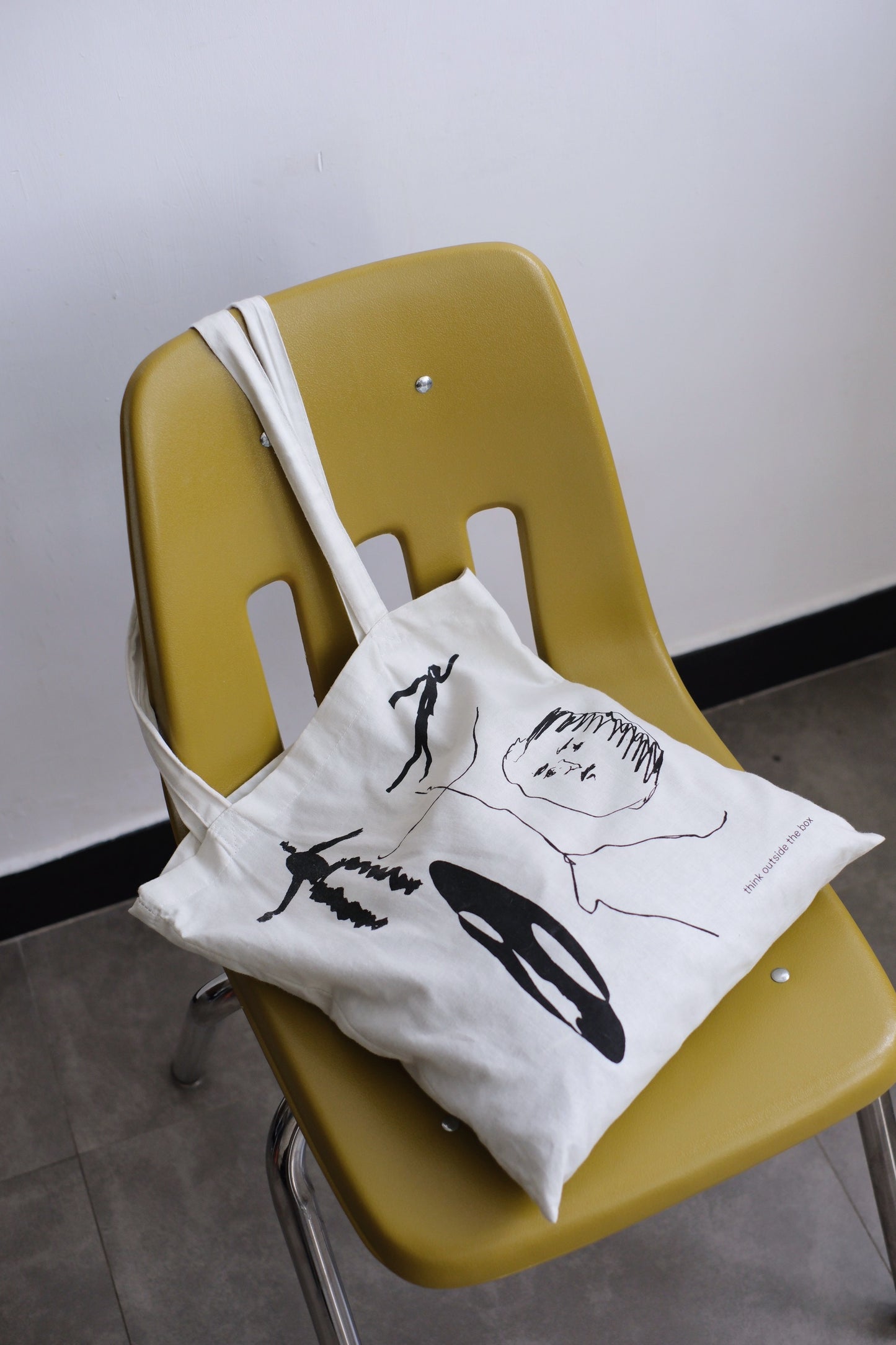 Thing outside the box tote bag
