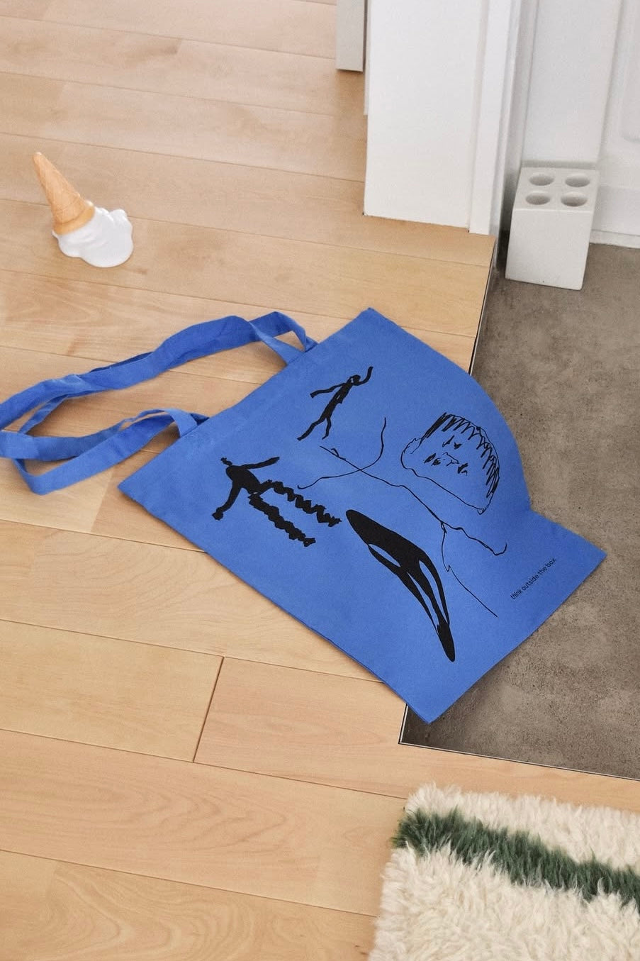 Thing outside the box tote bag