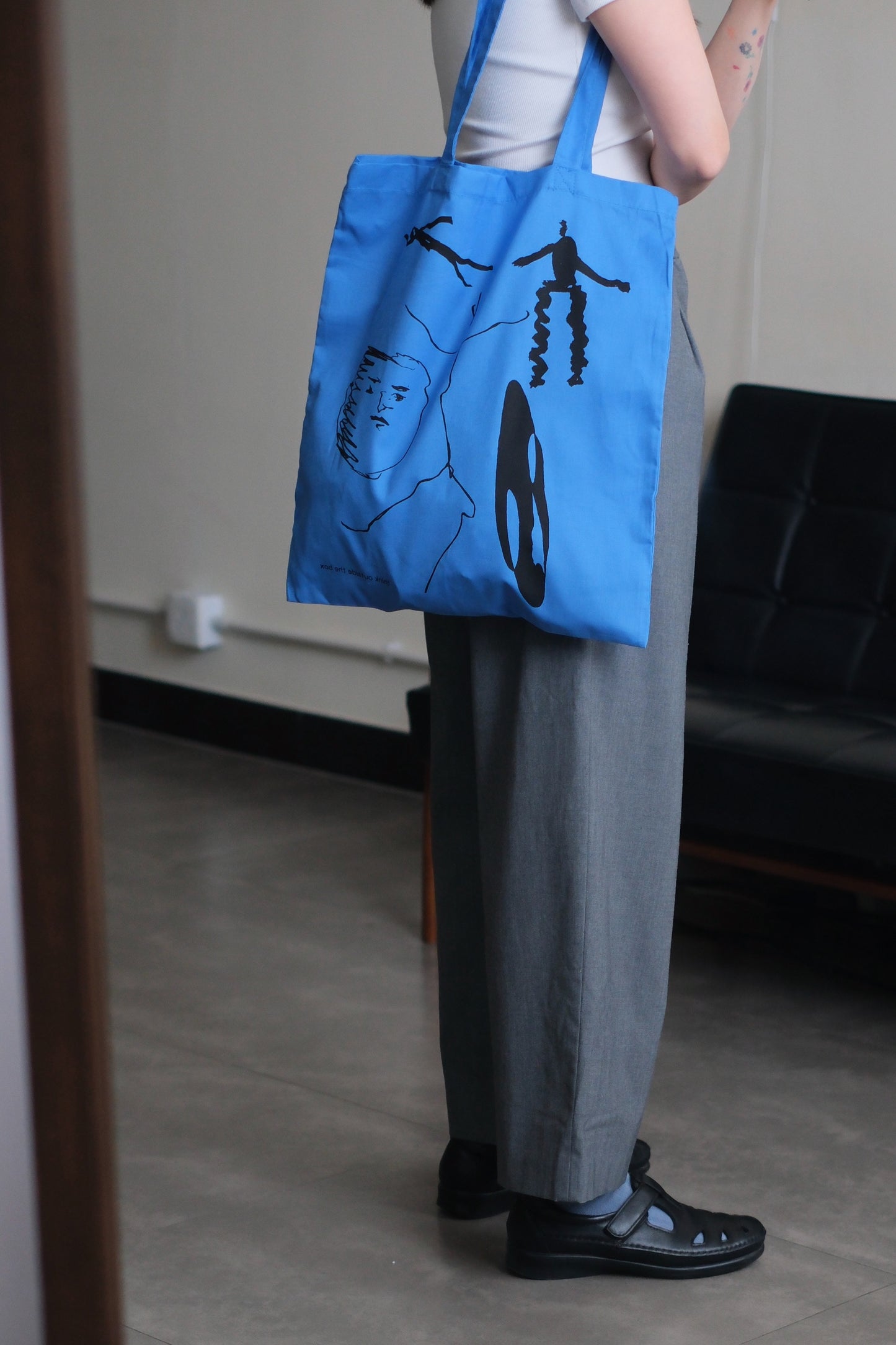 Thing outside the box tote bag