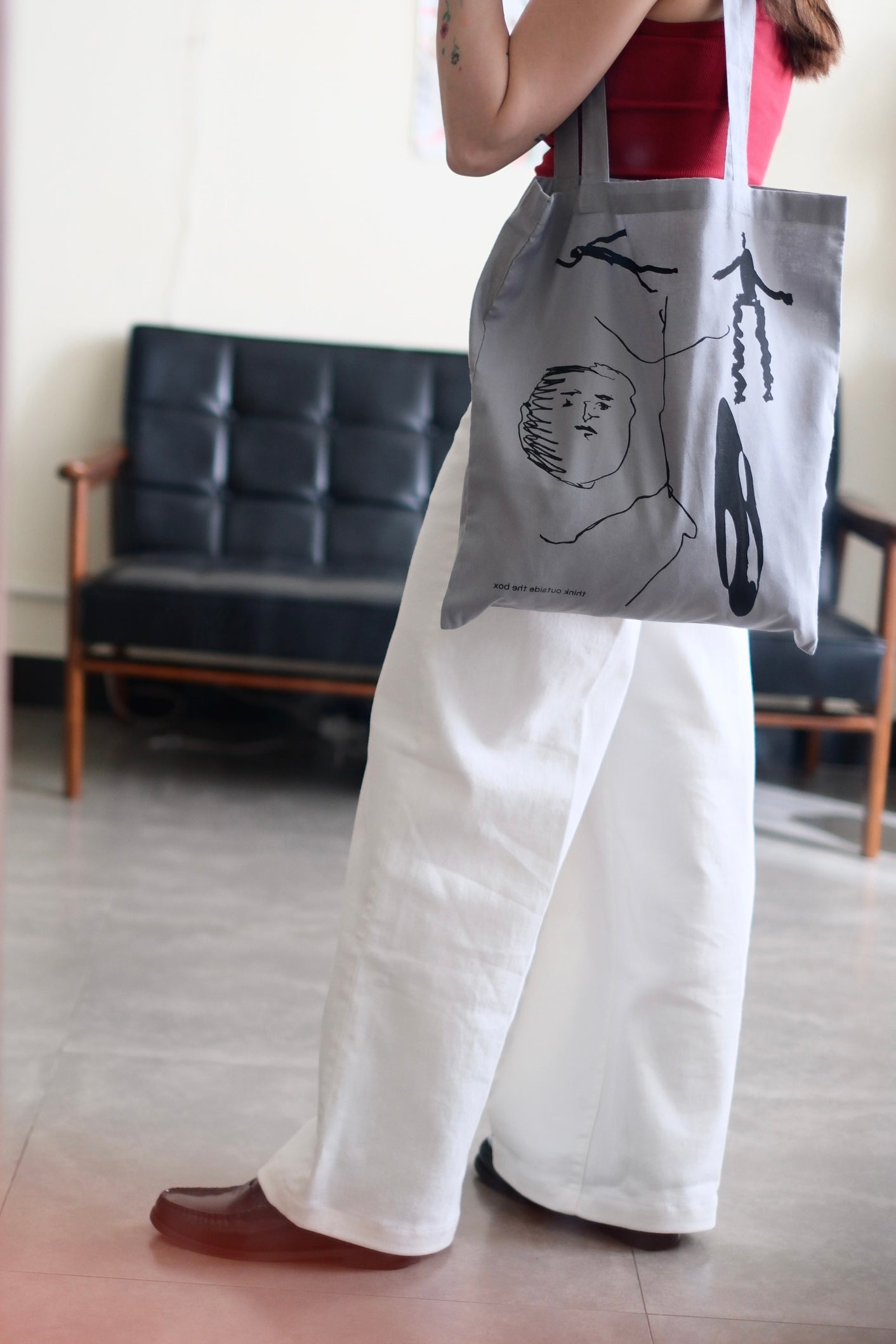 Thing outside the box tote bag